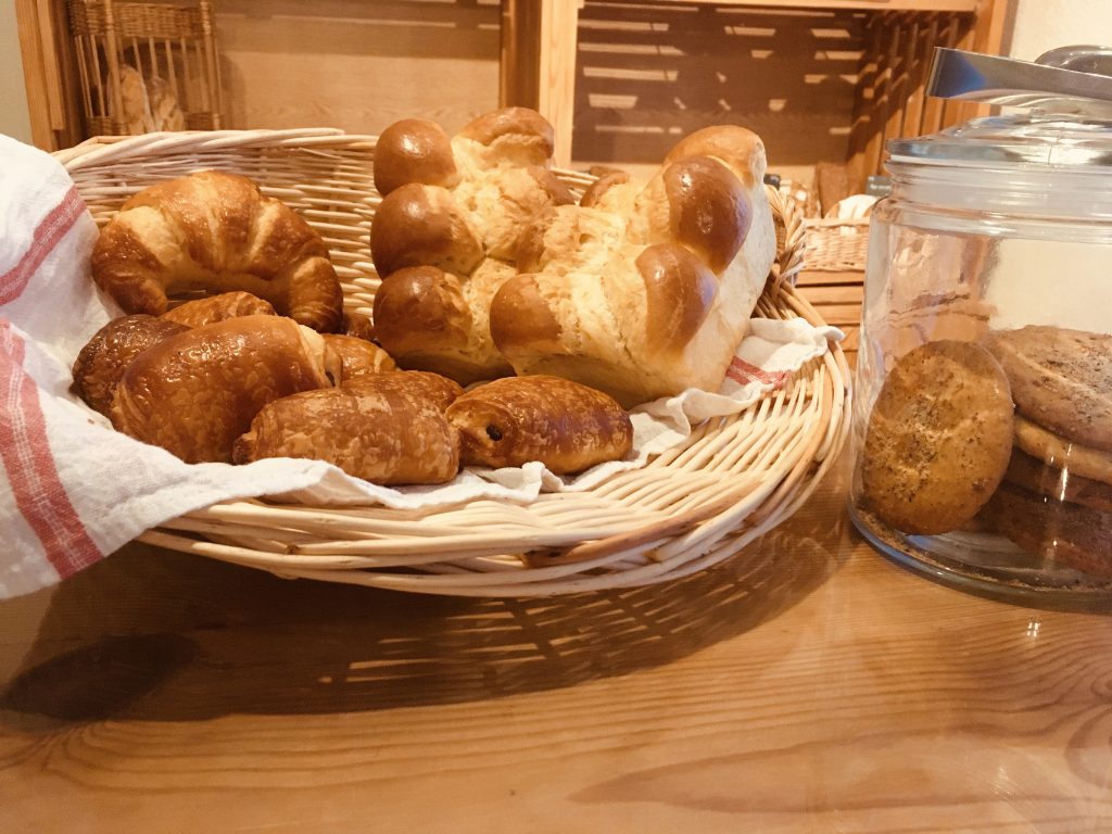 Nous proposons brioches, croissants, petits pains au chocolats et biscuités dans notre magasin à Saint Georges.